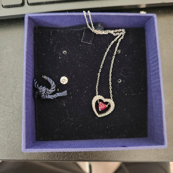 Elegant Swarovski Brand New 3 pieces love heart Necklace with 4 ways to wear - Picture 3 of 8